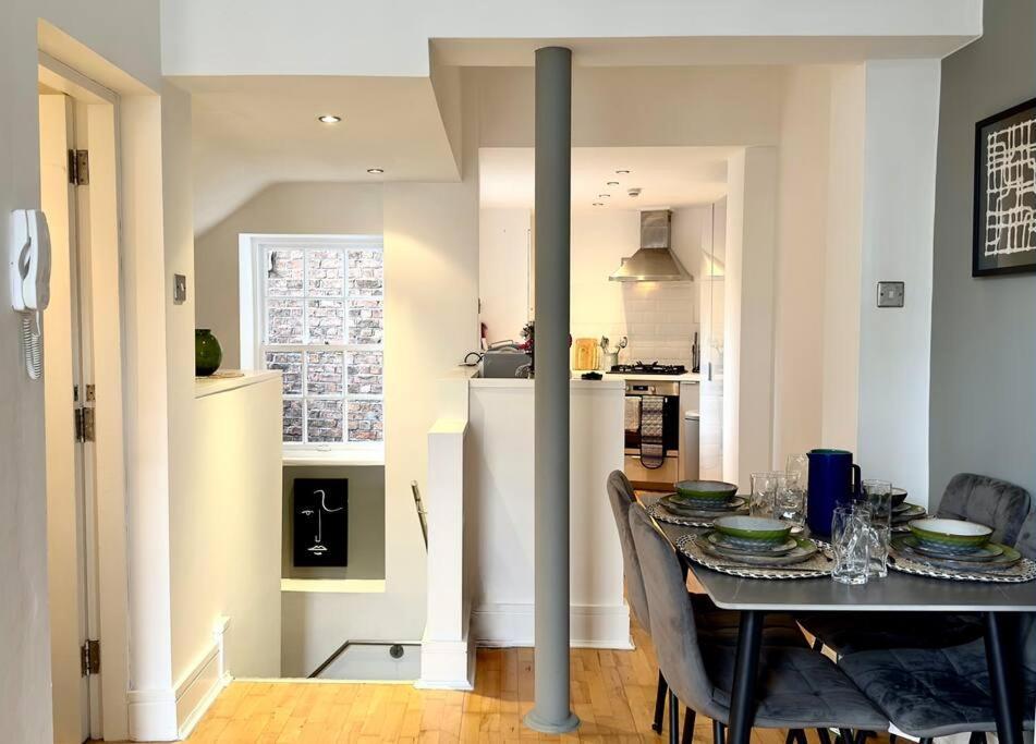 The Quirky Quarter- 2Bedrooms Apartment Liverpool Bagian luar foto