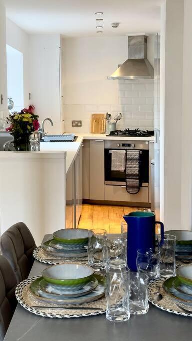 The Quirky Quarter- 2Bedrooms Apartment Liverpool Bagian luar foto